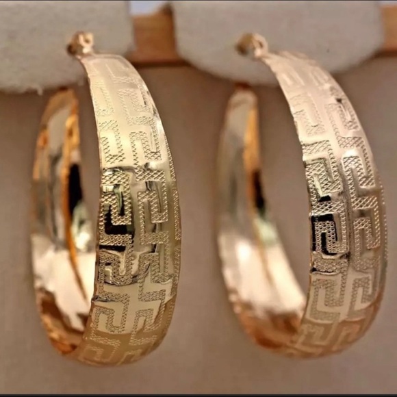 LUXURY BIG ROUND HOOP EARRINGS - Picture 2 of 6